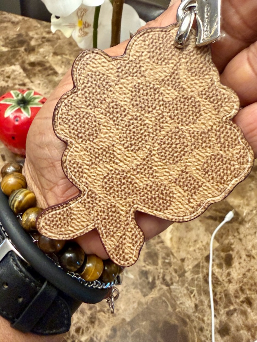 SOLD‼️‼️⭐️⭐️NWOT Coach Floral Bow Bag Charm - Picture 6 of 6
